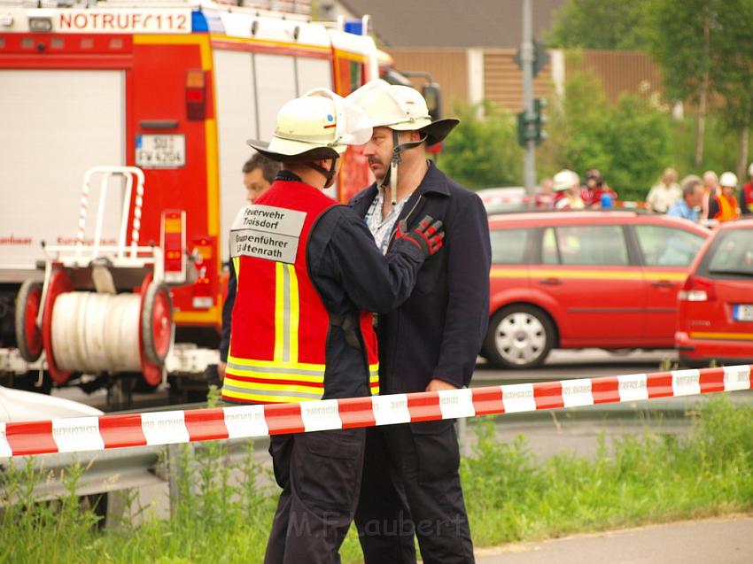 Schwerer Unfall mit Reisebus Lohmar Donrather Dreieck P221.JPG